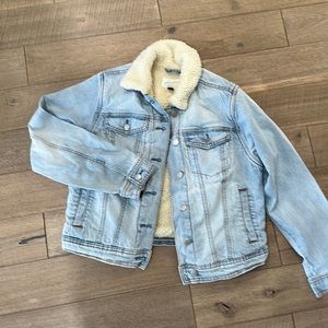 NWOT Universal Thread Sherpa Lined Denim Jacket Women’s Medium